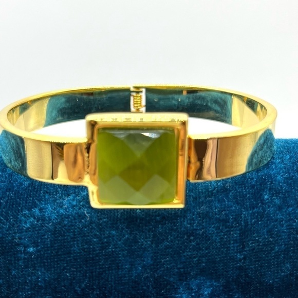 Clamper Style Bracelet Gold Tone with Peridot colored Square Acrylic Stone. - Picture 7 of 9